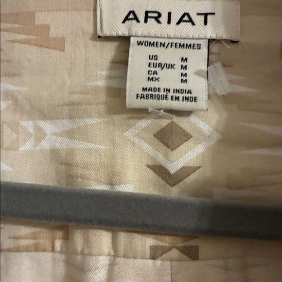 NWT Ariat Tan & White Southwest Pattern Print Shirt - M - Picture 4 of 5